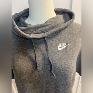 Nike pullover gently used in great condition so adorable